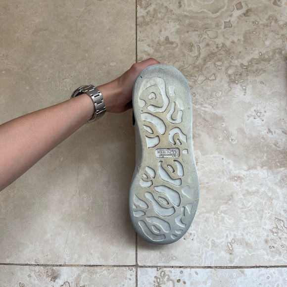 Alexander McQueen Oversized Sneaker in Black - Picture 6 of 13